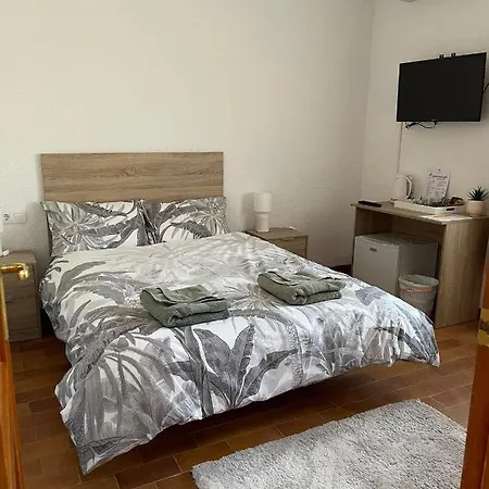 Djm Palms - Shared - Compartida - No Es Casa Privada Bed & Breakfast