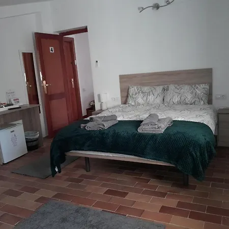 Djm Palms - Shared - Compartida - No Es Casa Privada לינה וארוחת בוקר